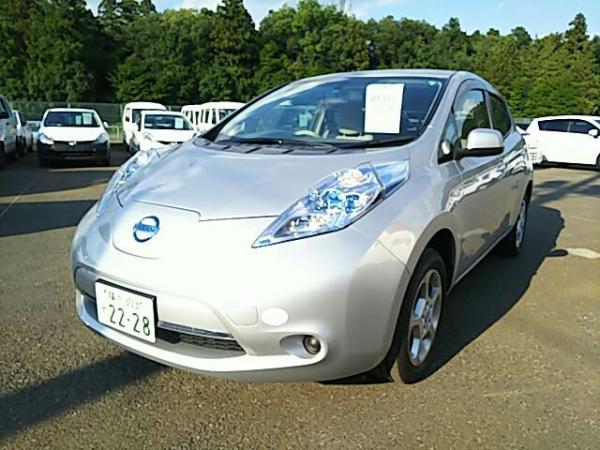 Электромобиль хэтчбек NISSAN LEAF пробег 33 тыс км цвет бронза — фото 2